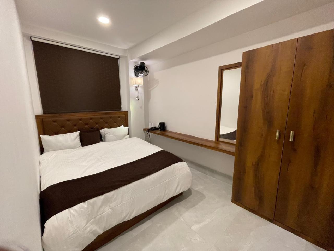 Blue Angel Guest House シロン エクステリア 写真